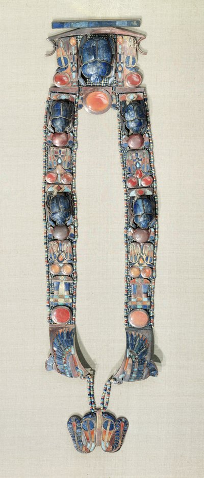 Il pendente del re a forma di barca che mostra il simbolo della resurrezione degli dei, dalla tomba di Tutankhamon c.1370-52 a.C. Nuovo Regno da Egyptian 18th Dynasty